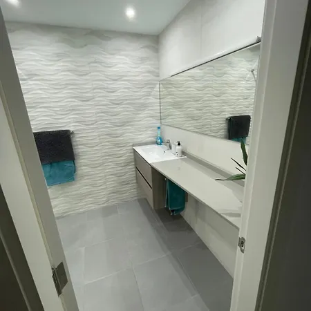 Διαμέρισμα Stunning 2 Bedroom With Full View Of The Sea And Marina , Full Sun