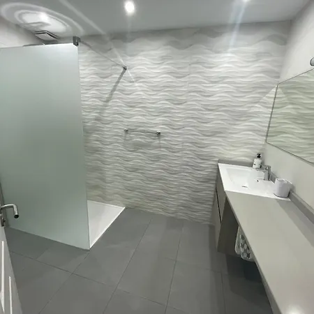 Διαμέρισμα Stunning 2 Bedroom With Full View Of The Sea And Marina , Full Sun *
